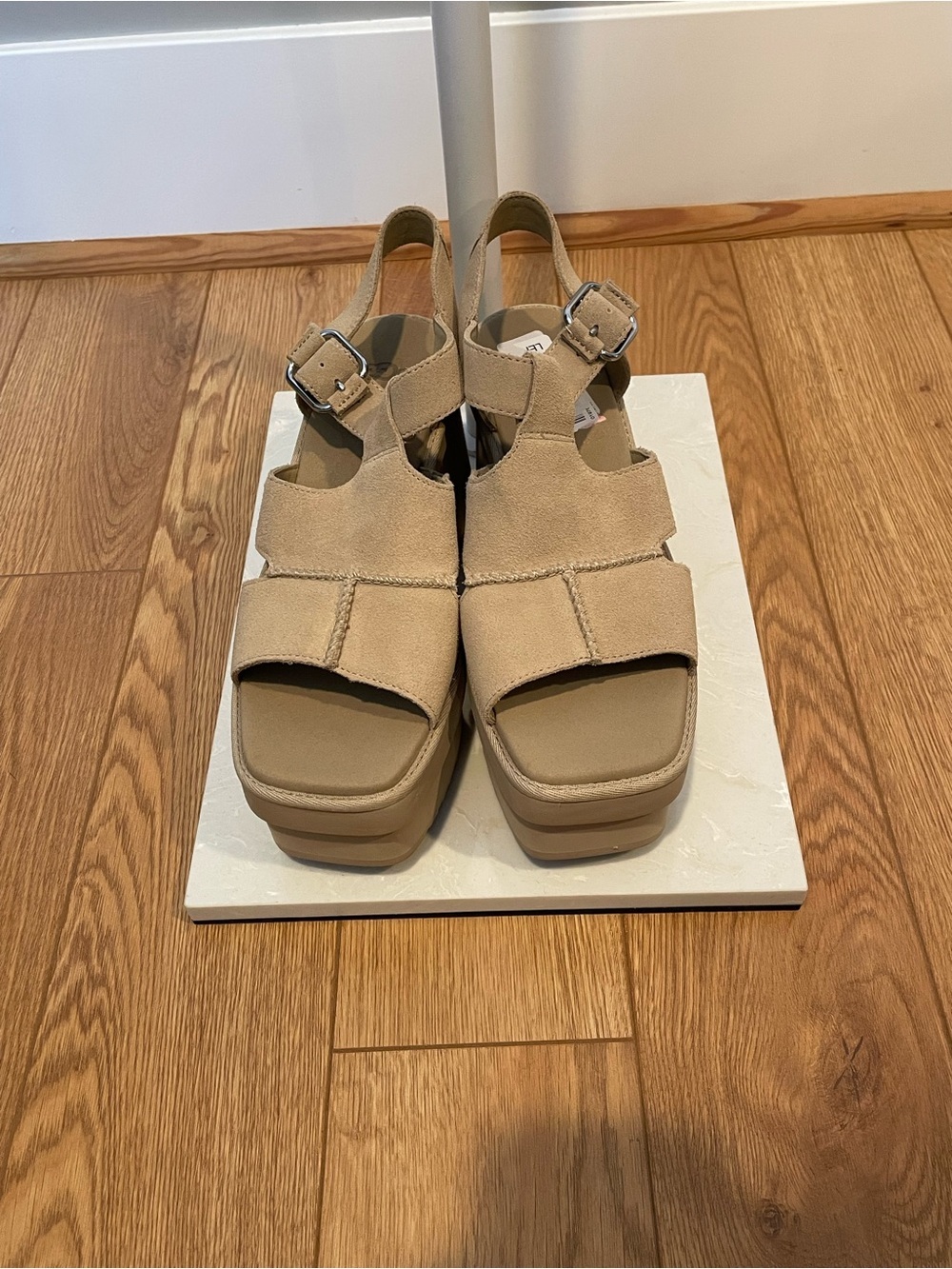UGG Women's New Heights Beige Suede Platform T-Strap Sandals - 10
